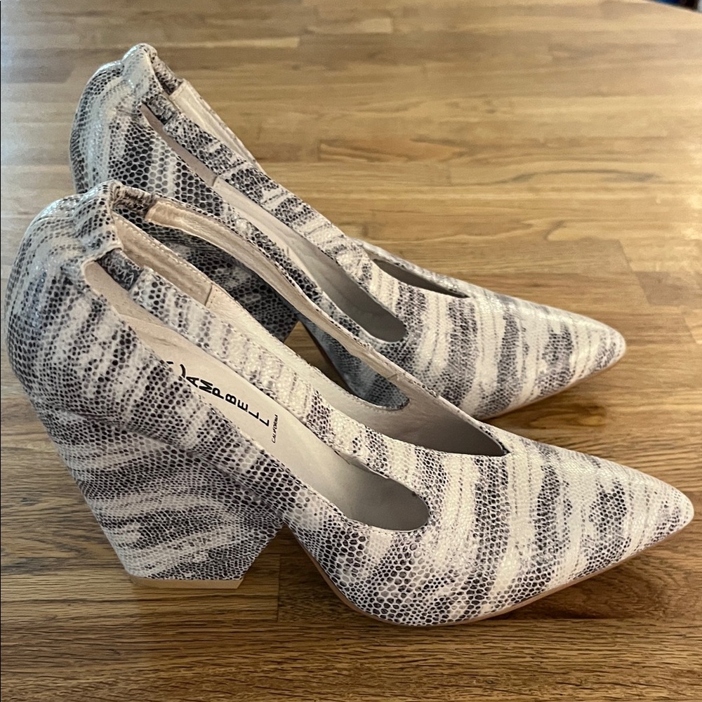 Jeffrey Campbell Handmade Ibiza Last Gray And White Snake-Print Pointed Pumps - Picture 2 of 8